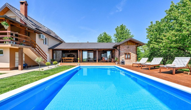 Amazing home in Nova Diklenica with sauna