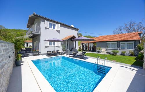 Amazing Home In Lucane