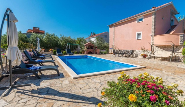 Amazing home in Miranje