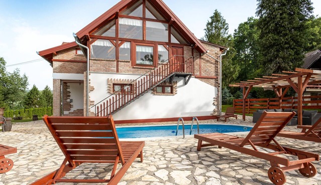 Amazing home in Novo Zvecevo with sauna