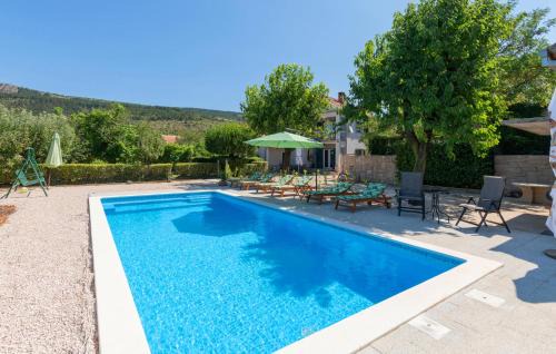 Amazing Home In Prolozac Donji