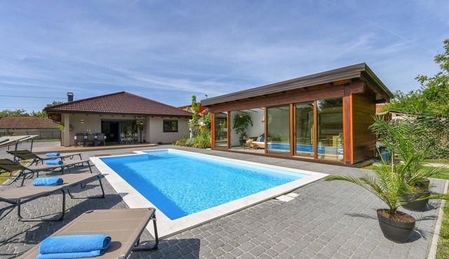 Amazing home in Puscine with sauna