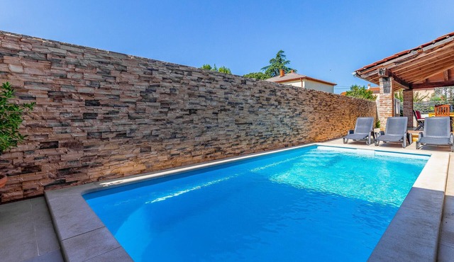 Amazing home in Sisan