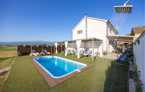 Amazing Home In Trilj