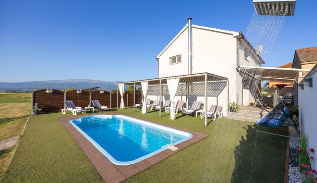 Amazing home in Trilj
