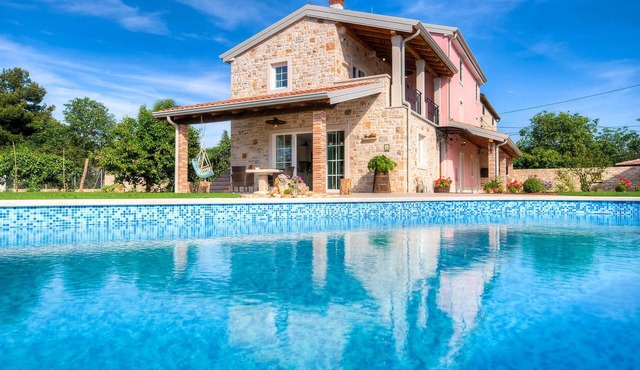 Amazing home in Umag with sauna