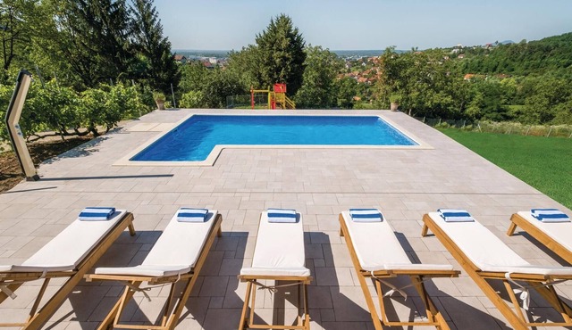 Amazing Home in Zagreb With Outdoor Swimming Pool, Wifi and Outdoor Swimming Pool