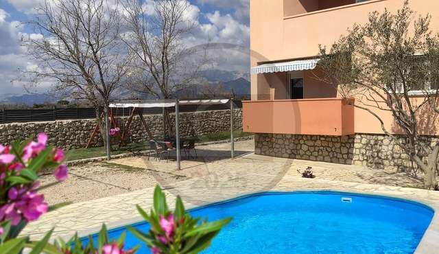 Amazing home in Zdrilo
