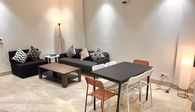 Amur Stays 3: 3 Bedroom Flat, Chandigarh Airport in Zirakpur