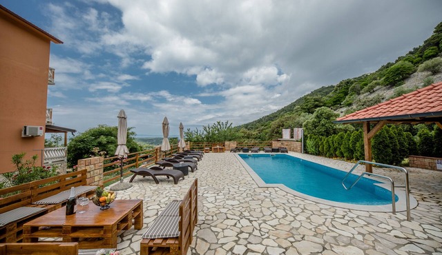 AP 4 - Holiday apartments with pool and ocean view in Rab