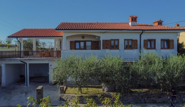 Apartma Tri oljke in Dobrovo