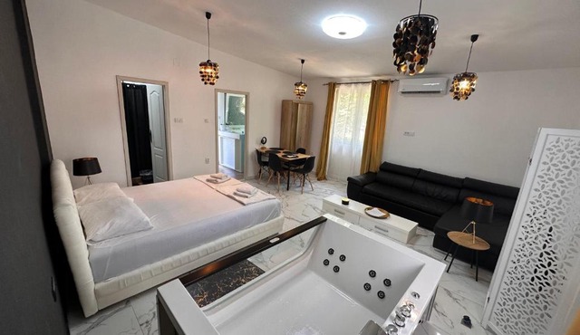 Apartman sa jakuzijem in Palic