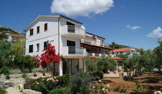Apartmani Braco Caratan in Zavala