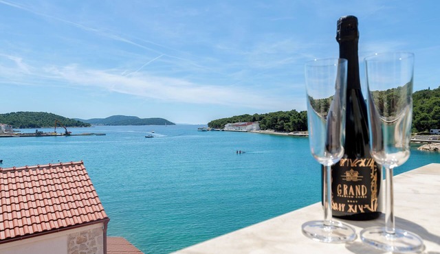 Apartment Mirni by the sea (10648-A1) - Prvic Luka - island Prvic in Prvic Luka - island Prvic