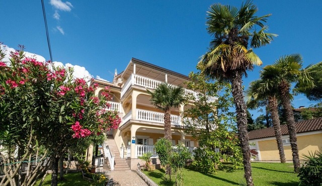 Apartment Šerbečić 2 with pool for 4 persons in Malinska