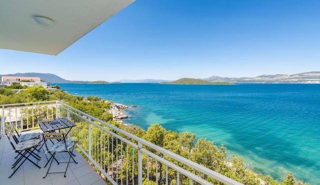 Apartment Alenka 3 - beachfront, 10 m from the sea