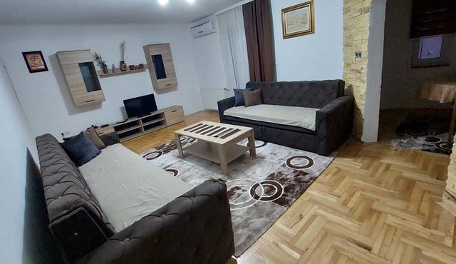 Apartment Alina - Three Bedroom Apartment with Balcony in Sarajevo