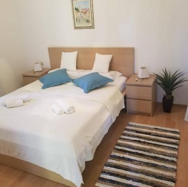 Apartment DIANA - Great Location, Cosy 2 Bedroom, 2 Bathroom apt