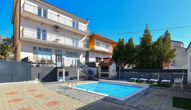 Apartment Dijana with private pool