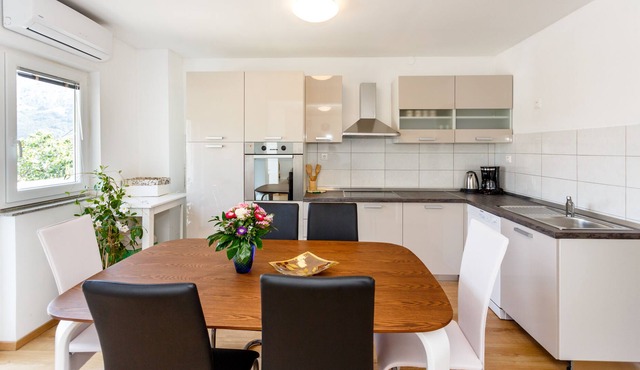 APARTMENT FOR 4 WITH POOL IN A QUIET LOCATION, ISLAND OF KRK, BAŠKA