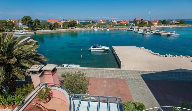 Apartments Ivan (104411-A2) - Poljana - island Ugljan
