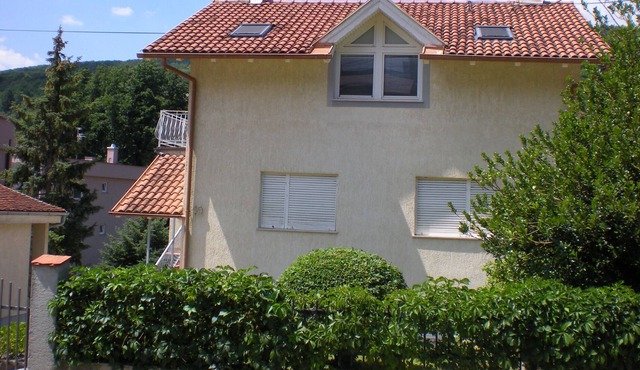 Apartment II For Holidays Surrounded With A Garden (FREE WI-FI & FREE PARKING)