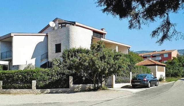 Apartment in Jadranovo with garden