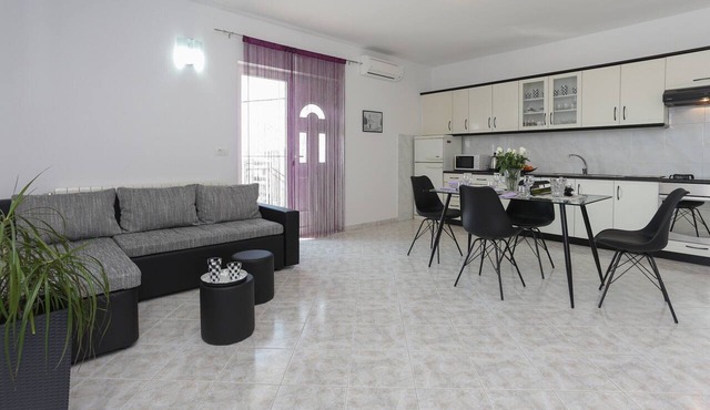Apartment in Kaštel Gomilica near the Sea in Kastel Gomilica