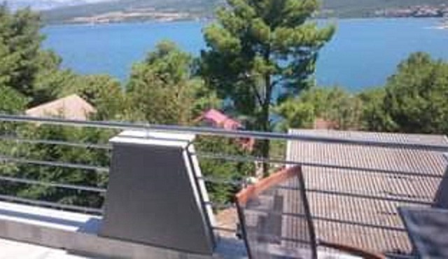 Apartment in Nattur. Well equipped, large terrace with sea views