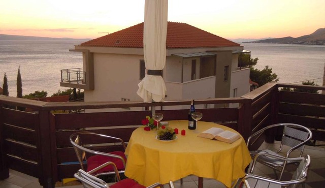 Apartment in Omis/Makarska Riviera 7225