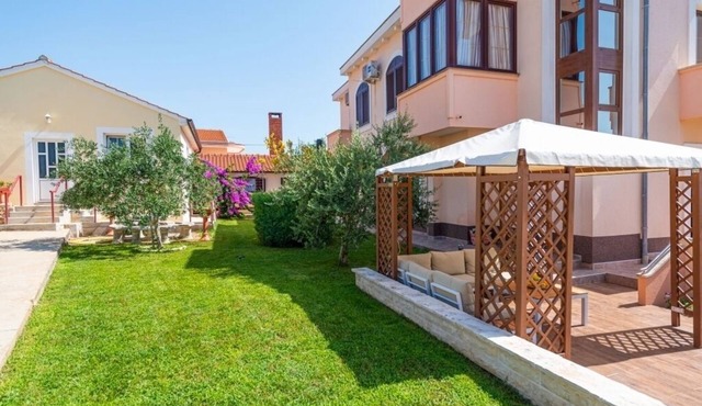 Apartment in Privlaka with Terrace, Air condition, WIFI, Washing machine (821-3)