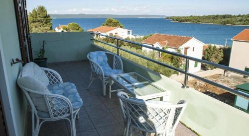 Apartment in Ždrelac with sea view, balcony, air conditioning, Wi-Fi (4561-1)