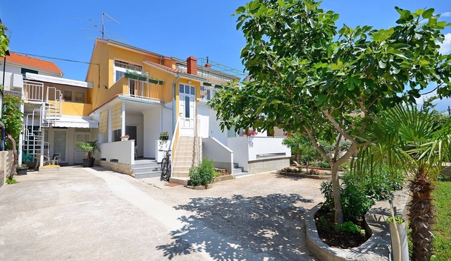 Apartment Ines (35791-A1) - Vodice