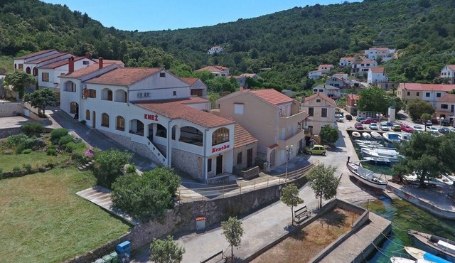 : Apartment Knež with its unique island location will make your stay fullfiled