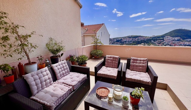 Apartment Lana - Two Bedroom Apartment with Terrace and Sea View
