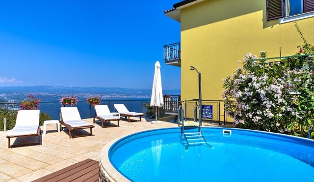 Apartment Laurus-3 by Interhome