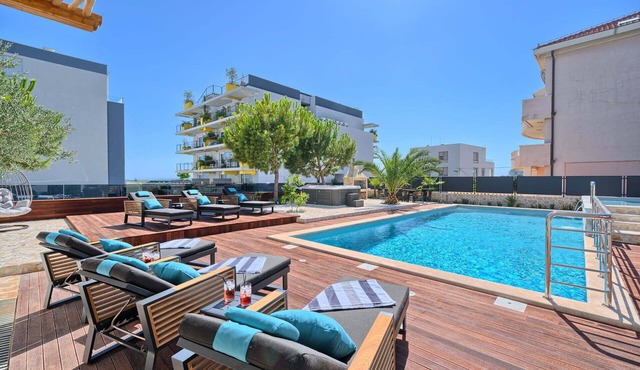 Apartment Liberty Living with Pool IV