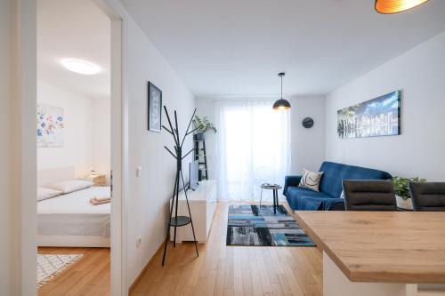 Apartment Lorenzo - cozy apartment with balcony & free parking