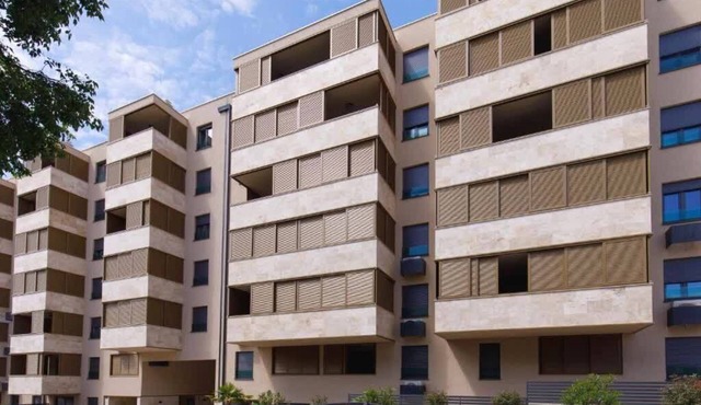 Apartment Luz Split, private parking spot in the garage in Split