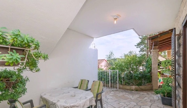Apartment Mari - great location 30m from the sea: A1 donji (2+2) - Milna (Brac), Island Brac, in Island Brac