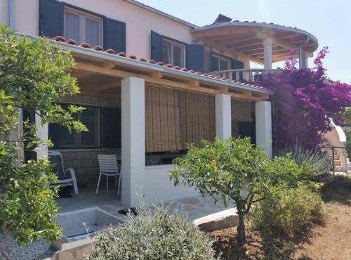 Apartment Miljenko Tomic 2 in Supetar