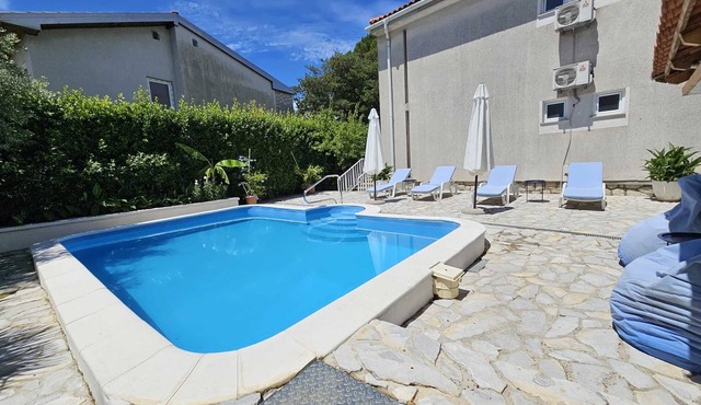 Apartment Mirko 1 with shared Pool