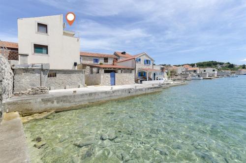 Apartment Mirni by the sea