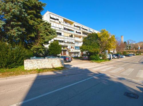 Apartment Momcilo 1995 in Pula