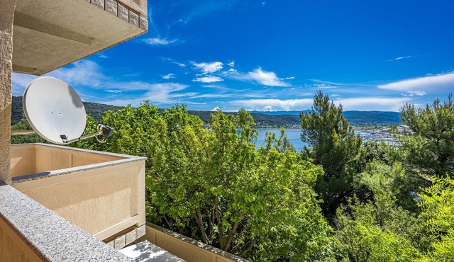 Apartment Nikolina 2 with Sea View in Supetarska Draga