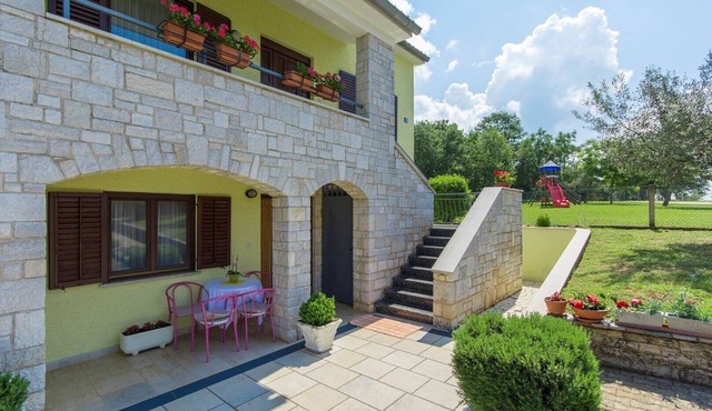 Apartment Rajko I with Garden View