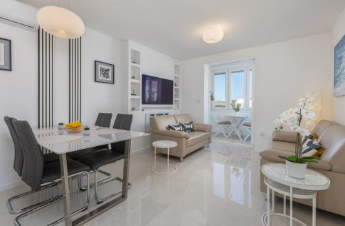 Apartment Sky, free private parking in Makarska