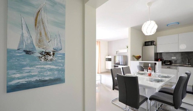 Apartment Sunshine Trogir - Three Bedroom Apartment with Balcony