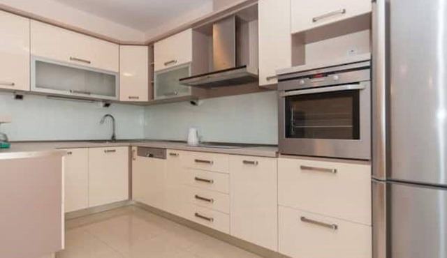 Apartment Temza near sea and Split with jacuzzi