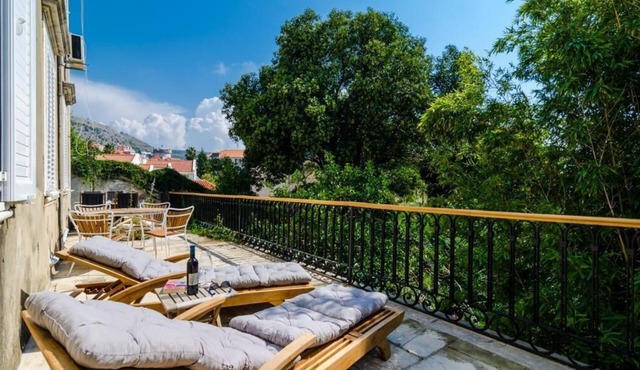 Apartment The Scent of Travels- Three Bedroom Apartment with Terrace and Fort View